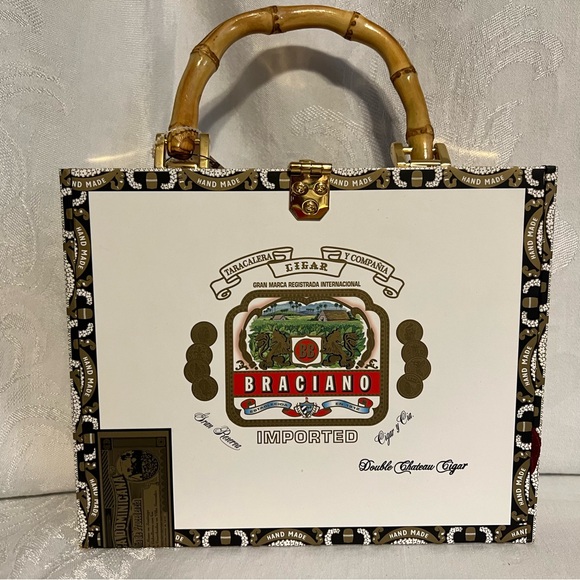 Genuine cigar box bag with two red and blue beaded parrots and beaded flowers - Picture 4 of 12